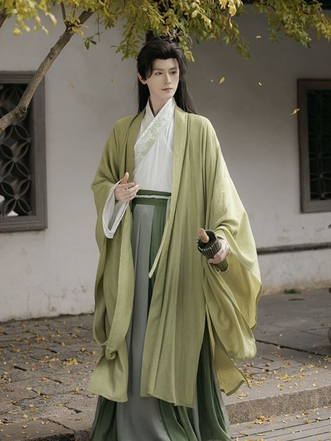 The Enigma of a Martial Arts刺客女侠 in Traditional Chinese Hanfu Attire The Enigma of a Martial Arts刺客女侠 in Traditional Chinese Hanfu Attire