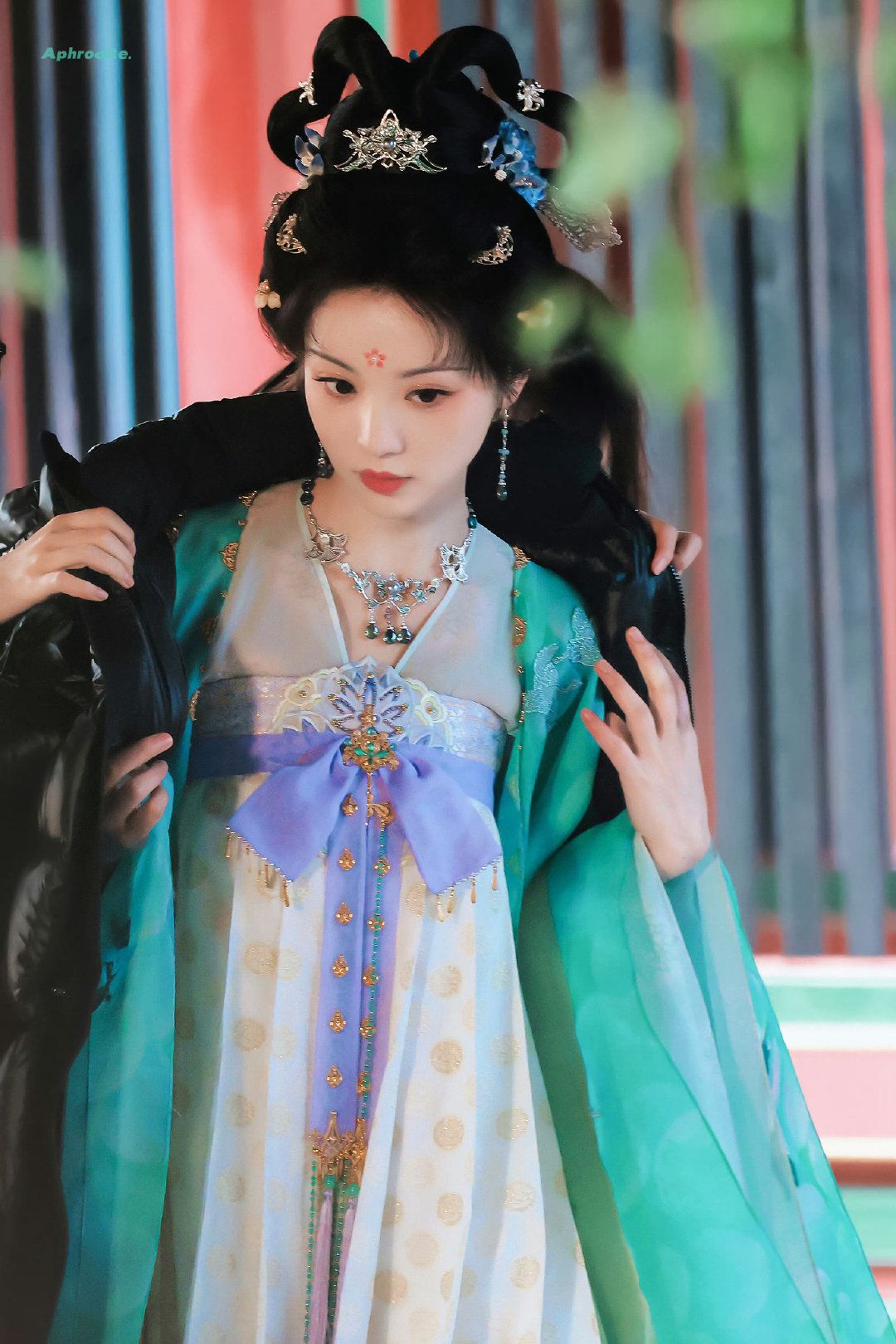 Ancient-Style Girls Hanfu Dress Set:A Fairy-like Elegance Ancient-Style Girls Hanfu Dress Set:A Fairy-like Elegance
