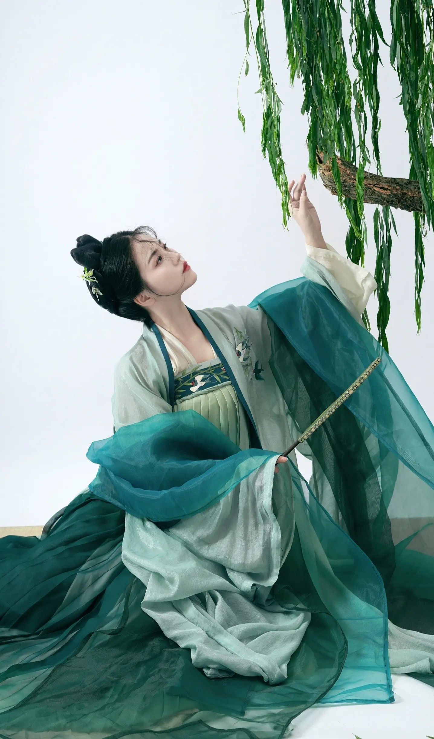 Short-Style Cheongsam Revelry in Nightclubs:A Glamor of Traditional Elegance Short-Style Cheongsam Revelry in Nightclubs:A Glamor of Traditional Elegance