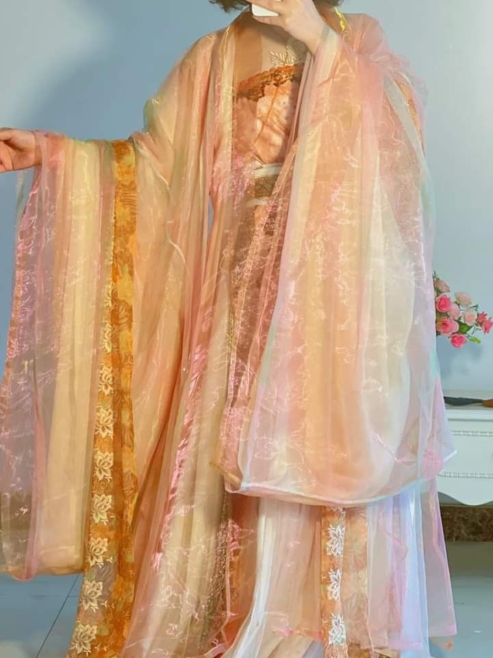 The Enchantment of Hooded Cape and Puff-skirt:A Fashionable Fusion of Traditional Elegance The Enchantment of Hooded Cape and Puff-skirt:A Fashionable Fusion of Traditional Elegance