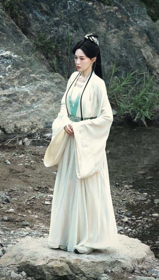 Vintage Shanghai Style Cheongsam:Embracing the Winter in Traditional Splendor Vintage Shanghai Style Cheongsam:Embracing the Winter in Traditional Splendor