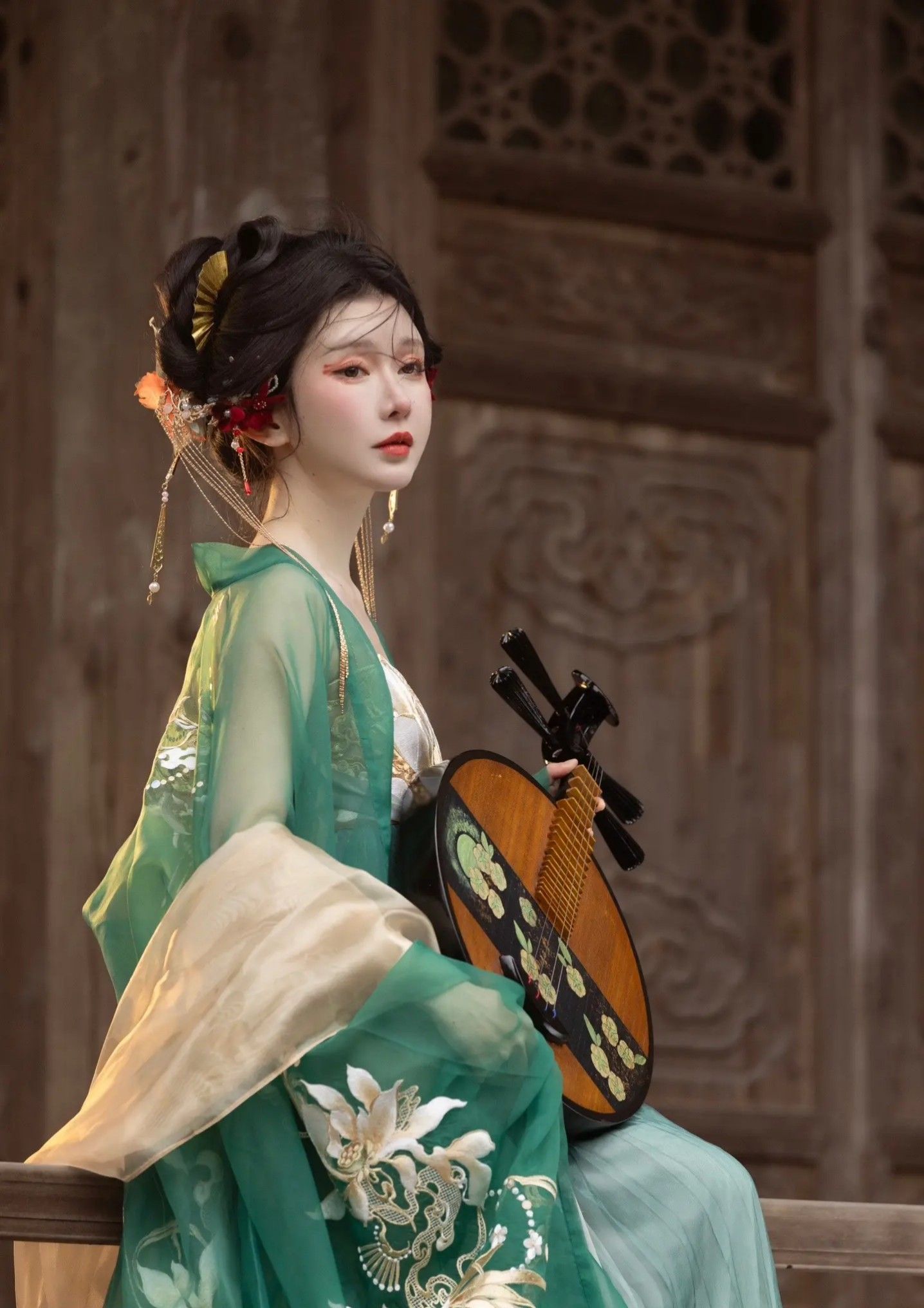 Traditional Charm in a Girls Chinese Cheongsam Dress Traditional Charm in a Girls Chinese Cheongsam Dress