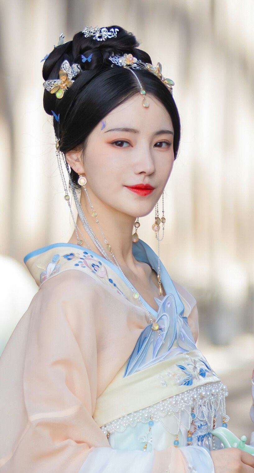 Earring Elegance:Ancient Style and Fairy-like Charm of Traditional Chinese Hanfu Fashion Earring Elegance:Ancient Style and Fairy-like Charm of Traditional Chinese Hanfu Fashion