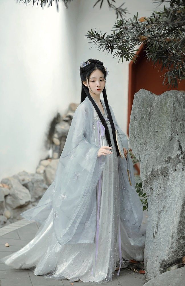 Children in Chinese Hanfu:Preserving Traditional Cultural Heritage Through Fashion Children in Chinese Hanfu:Preserving Traditional Cultural Heritage Through Fashion