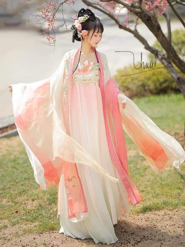 The Splendor of Hanfu Wedding:The Crown of Phoenix in Traditional Chinese Marriages The Splendor of Hanfu Wedding:The Crown of Phoenix in Traditional Chinese Marriages