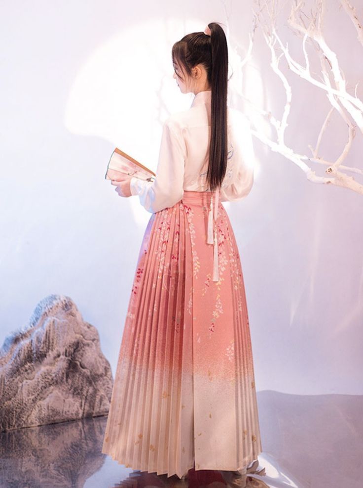 Red Cheongsam Women:Embracing the Neo-Chinese Style Red Cheongsam Women:Embracing the Neo-Chinese Style