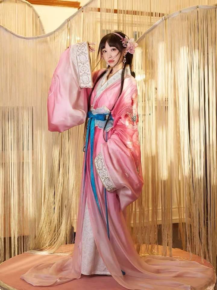 Reinventing the Cheongsam:A High-End Version of Traditional Elegance Reinventing the Cheongsam:A High-End Version of Traditional Elegance