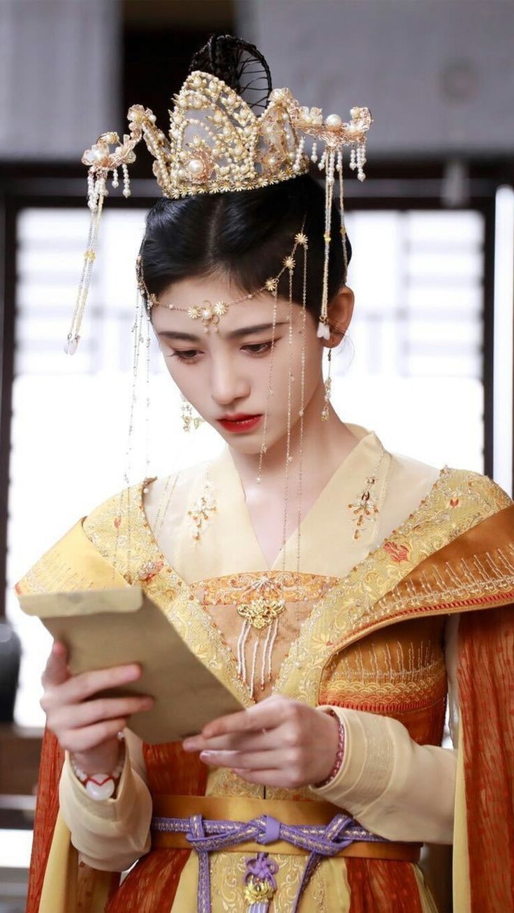The Enchantment of Waist Chains in Ancient Chinese Hanfu Fashion for Women The Enchantment of Waist Chains in Ancient Chinese Hanfu Fashion for Women