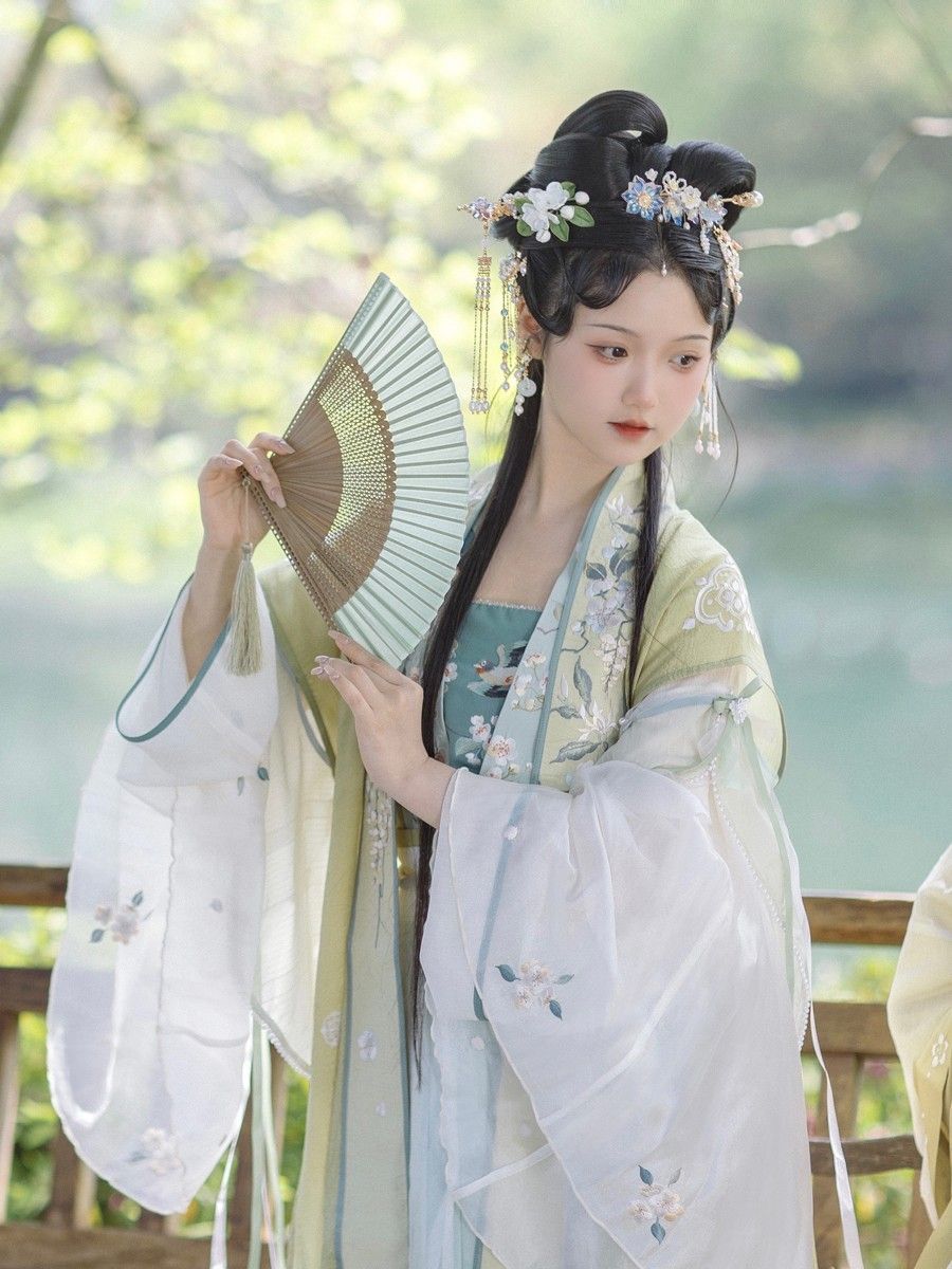 The Allure of Cheongsam-Inspired Dress:A Blend of Tradition and Modern Elegance The Allure of Cheongsam-Inspired Dress:A Blend of Tradition and Modern Elegance