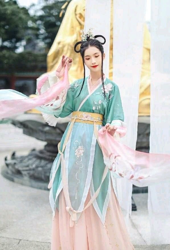 Summer Hanfu Fashion for Student Girls:Embracing Traditional Elegance in the Heat Summer Hanfu Fashion for Student Girls:Embracing Traditional Elegance in the Heat