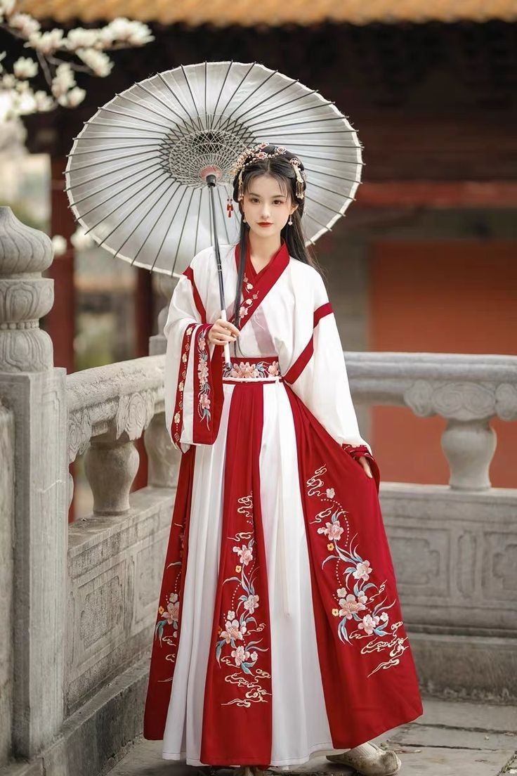 Winter Style with an Apricot-Colored Horseface Skirt Winter Style with an Apricot-Colored Horseface Skirt