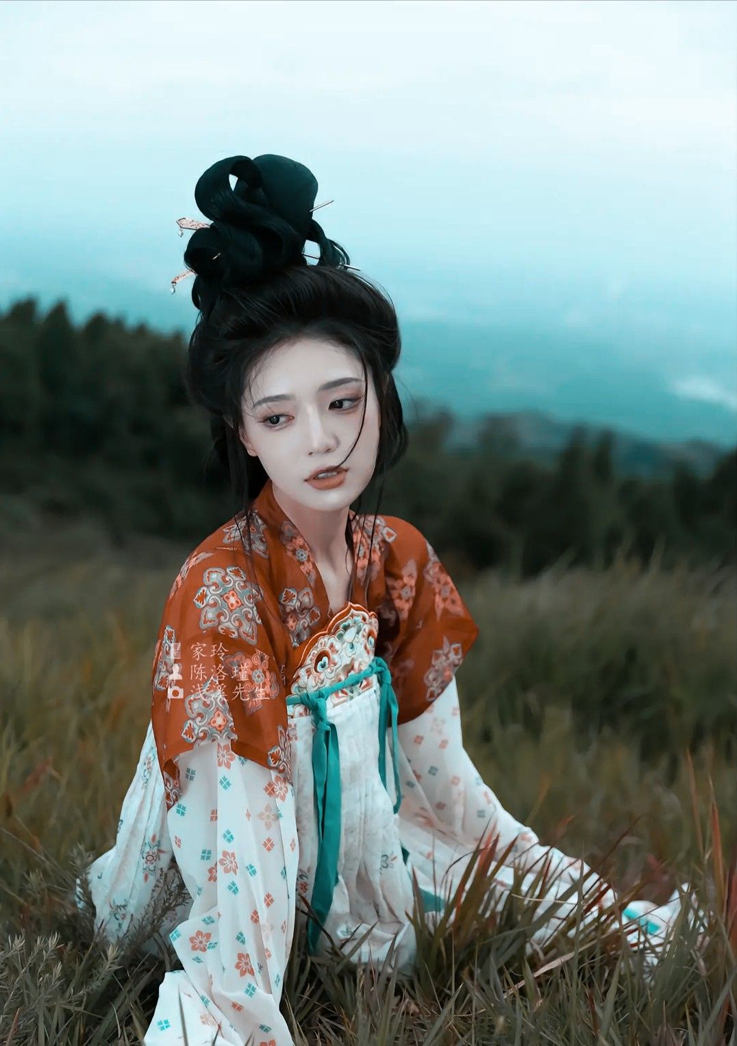 The Splendid Splendor of Hanfu in the Wei and Jin Dynasties for Junior Students The Splendid Splendor of Hanfu in the Wei and Jin Dynasties for Junior Students