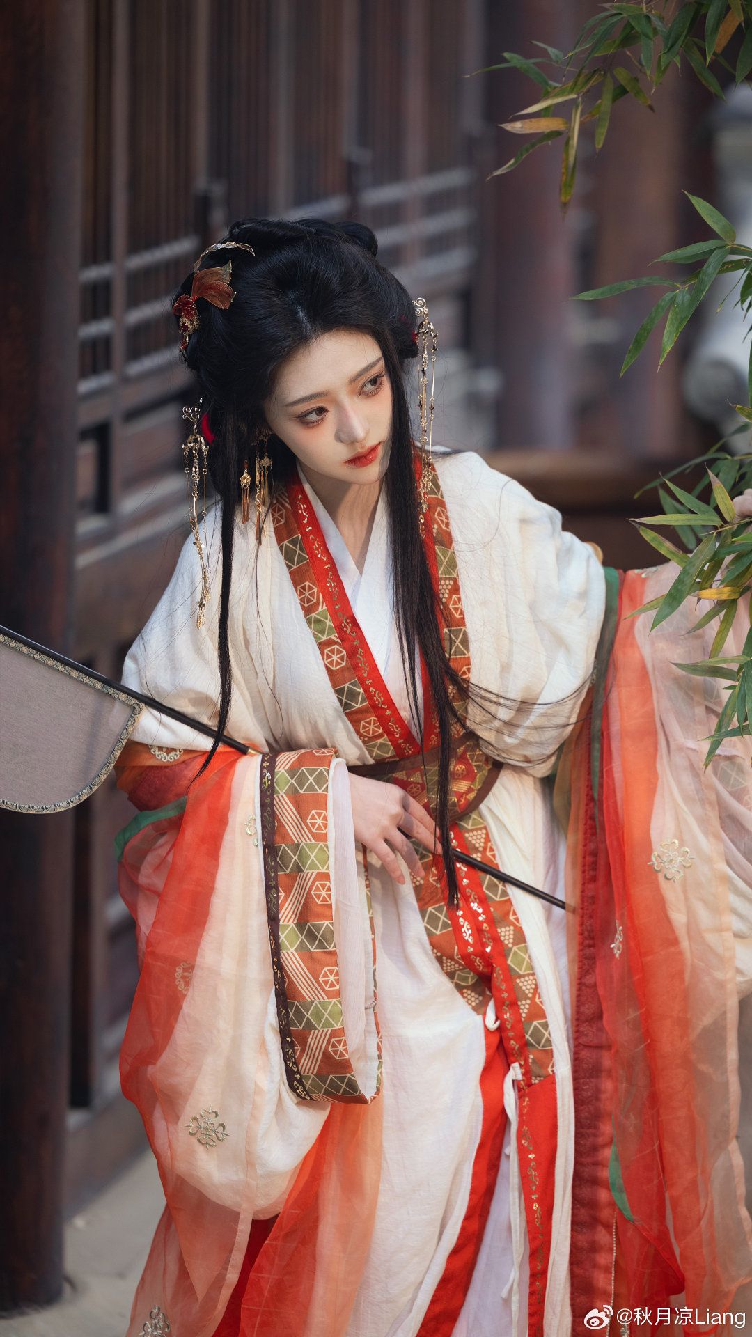 The Evolution of the Halter-Style Cheongsam:A Blend of Tradition and Modernity The Evolution of the Halter-Style Cheongsam:A Blend of Tradition and Modernity