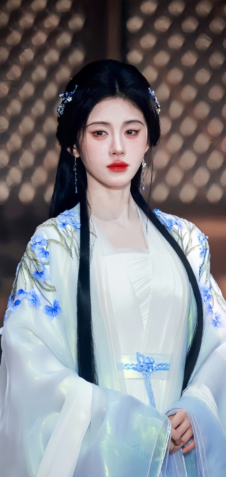 Ethereal Beauty in Ancient Dress:Girls Traditional Chinese Hanfu Skirts Ethereal Beauty in Ancient Dress:Girls Traditional Chinese Hanfu Skirts