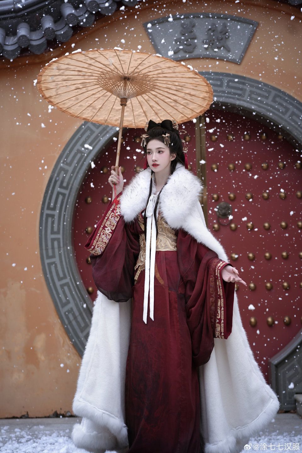 Autumn Winter Hanfu Womens Ensemble A Blend of Tradition and Modernity