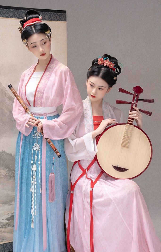 Traditional Tang Suit with Integrated Hairpiece:A Complete Guide to Traditional Chinese Headdress Traditional Tang Suit with Integrated Hairpiece:A Complete Guide to Traditional Chinese Headdress