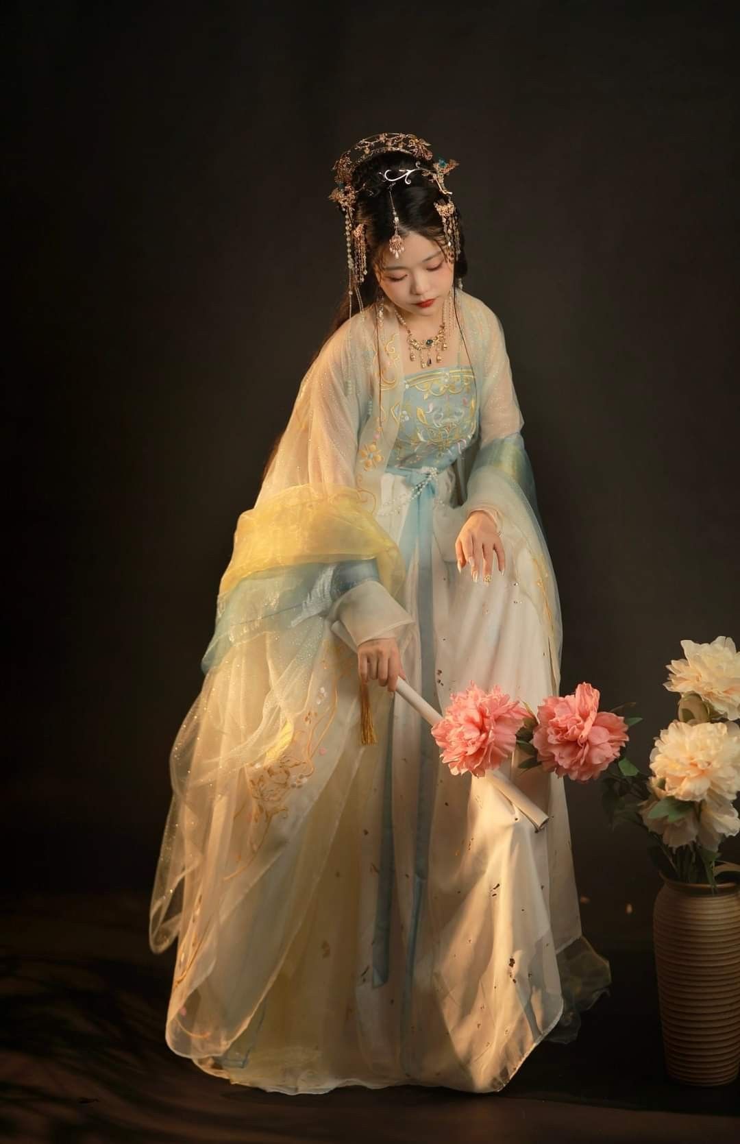 Red Wedding Shoes and Cheongsam:A Classic Combination Red Wedding Shoes and Cheongsam:A Classic Combination