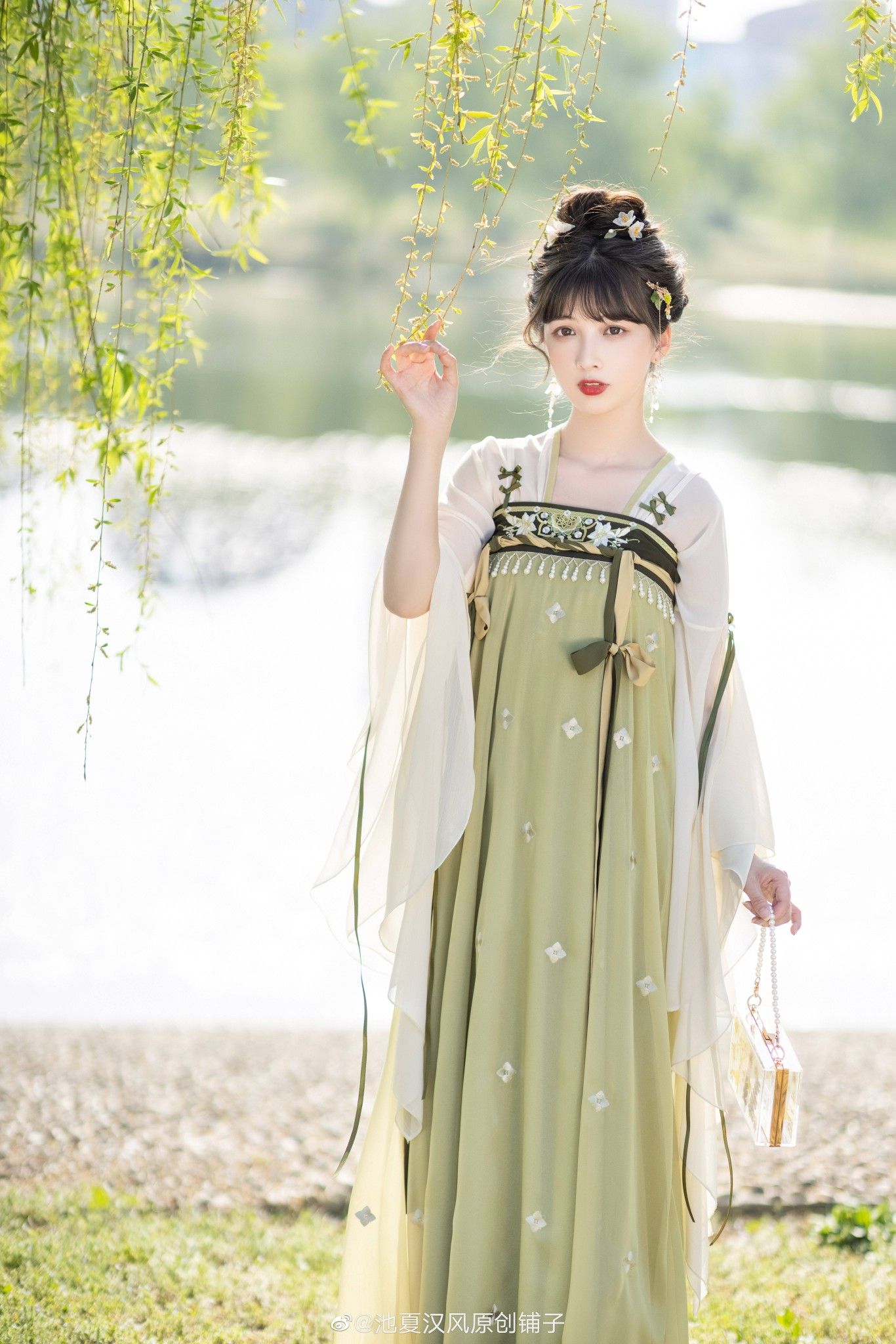 Handheld Cheongsam Props:A Guide to Traditional Chinese Cultural Accessories Handheld Cheongsam Props:A Guide to Traditional Chinese Cultural Accessories