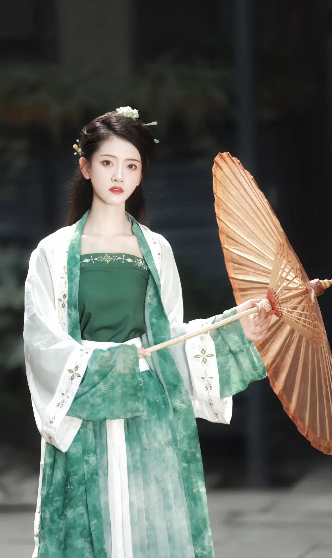 The Enchantment of a Girls毛衣 with a Skirted Mien:A Guide to Styling a Ma Mian裙 The Enchantment of a Girls毛衣 with a Skirted Mien:A Guide to Styling a Ma Mian裙