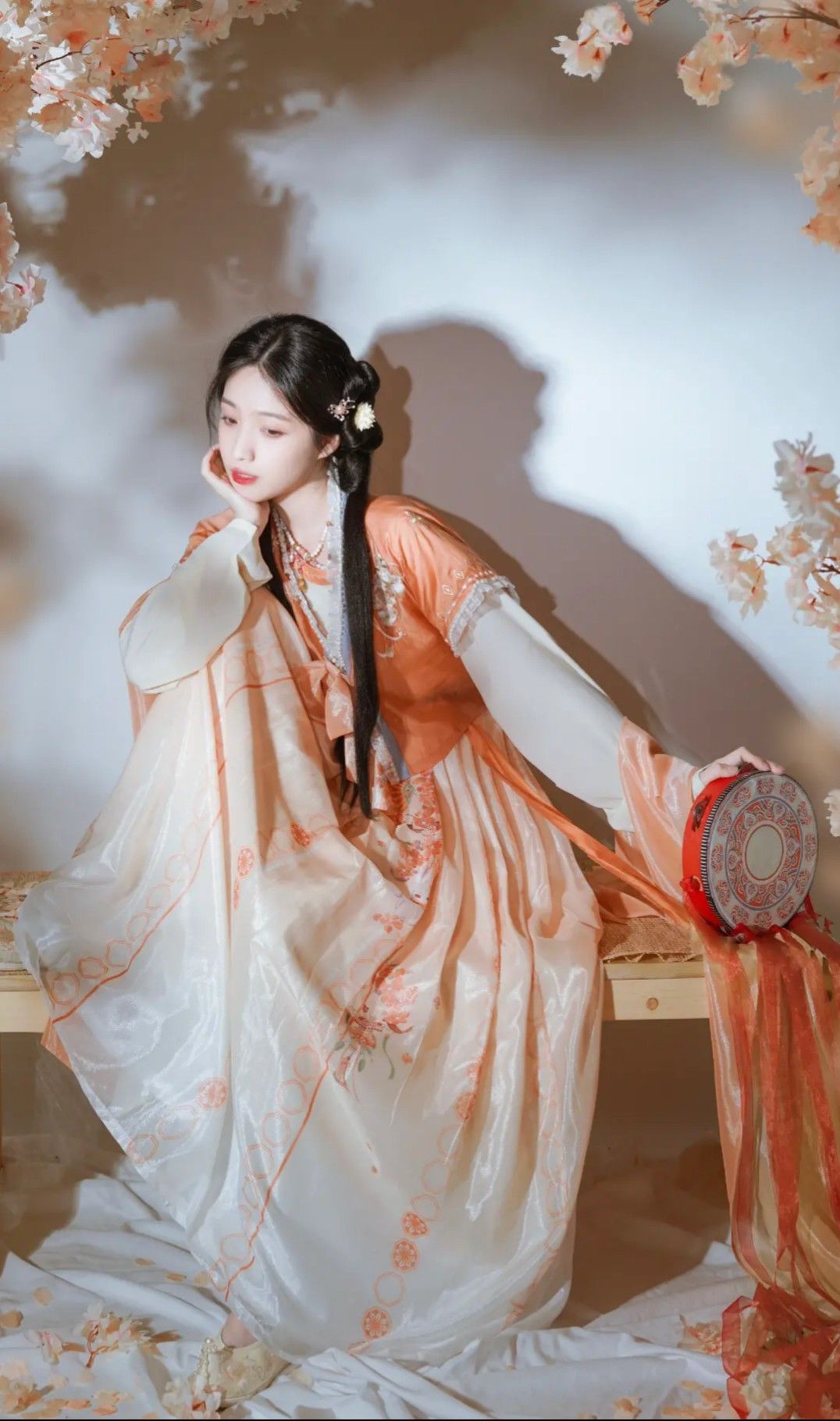 The Splendor of Tang Princesses in Traditional Hanfu Costumes The Splendor of Tang Princesses in Traditional Hanfu Costumes