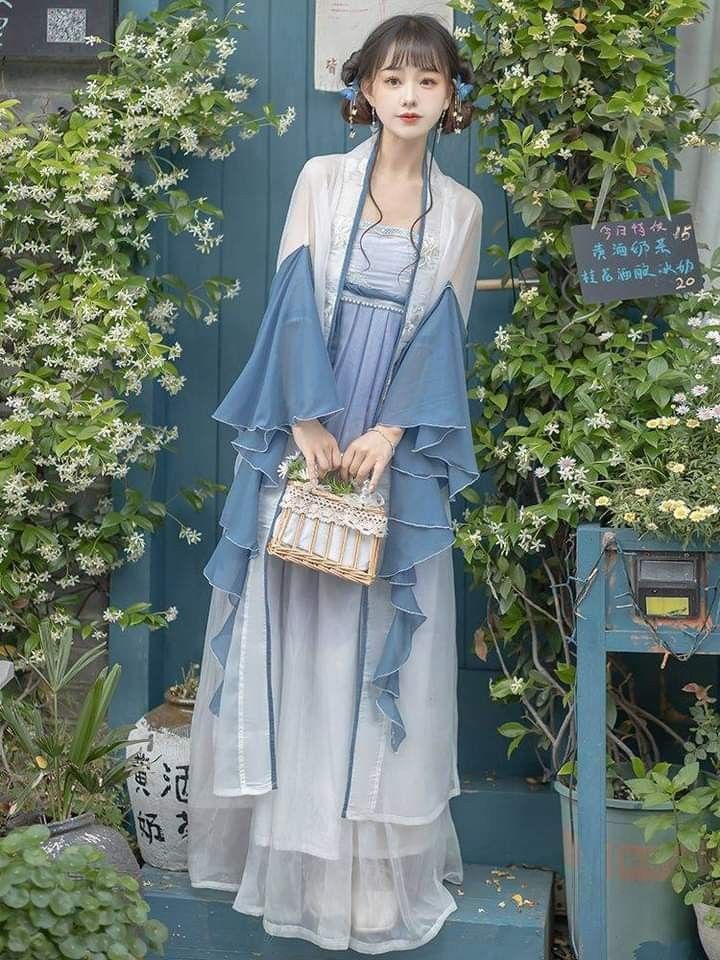 The Allure of Yusi Feng:Exploring the Charm of Sifeng-Style Hanfu The Allure of Yusi Feng:Exploring the Charm of Sifeng-Style Hanfu
