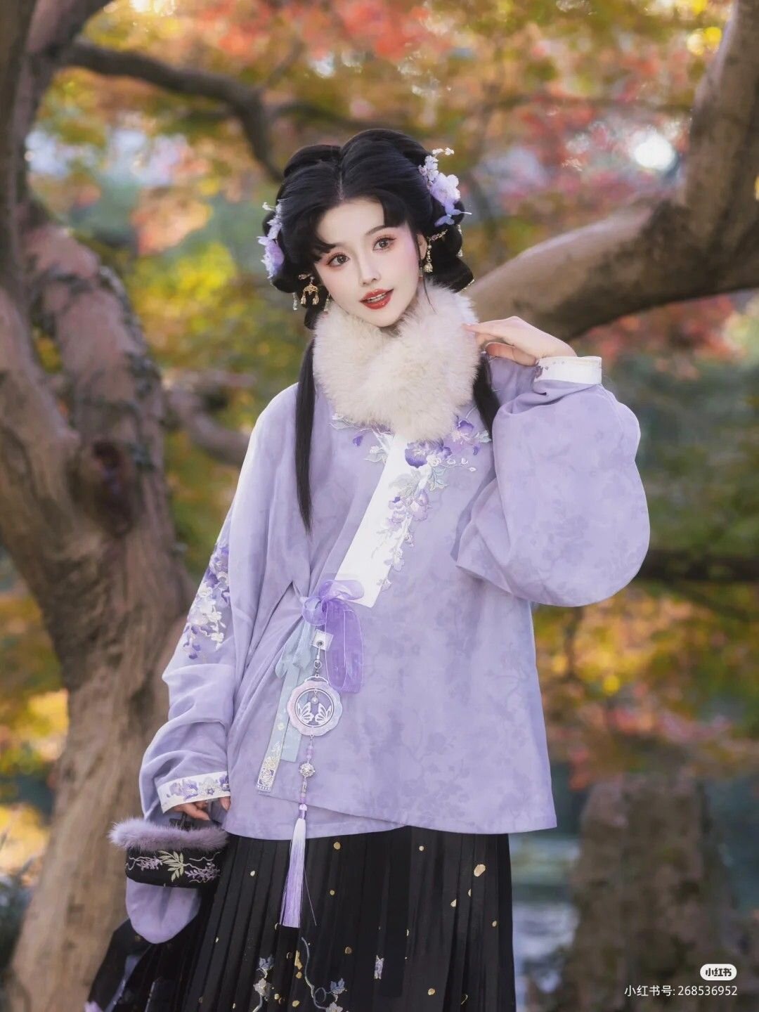 Winter Cheongsam with Pashmina Shawls:A Blend of Tradition and Warmth Winter Cheongsam with Pashmina Shawls:A Blend of Tradition and Warmth