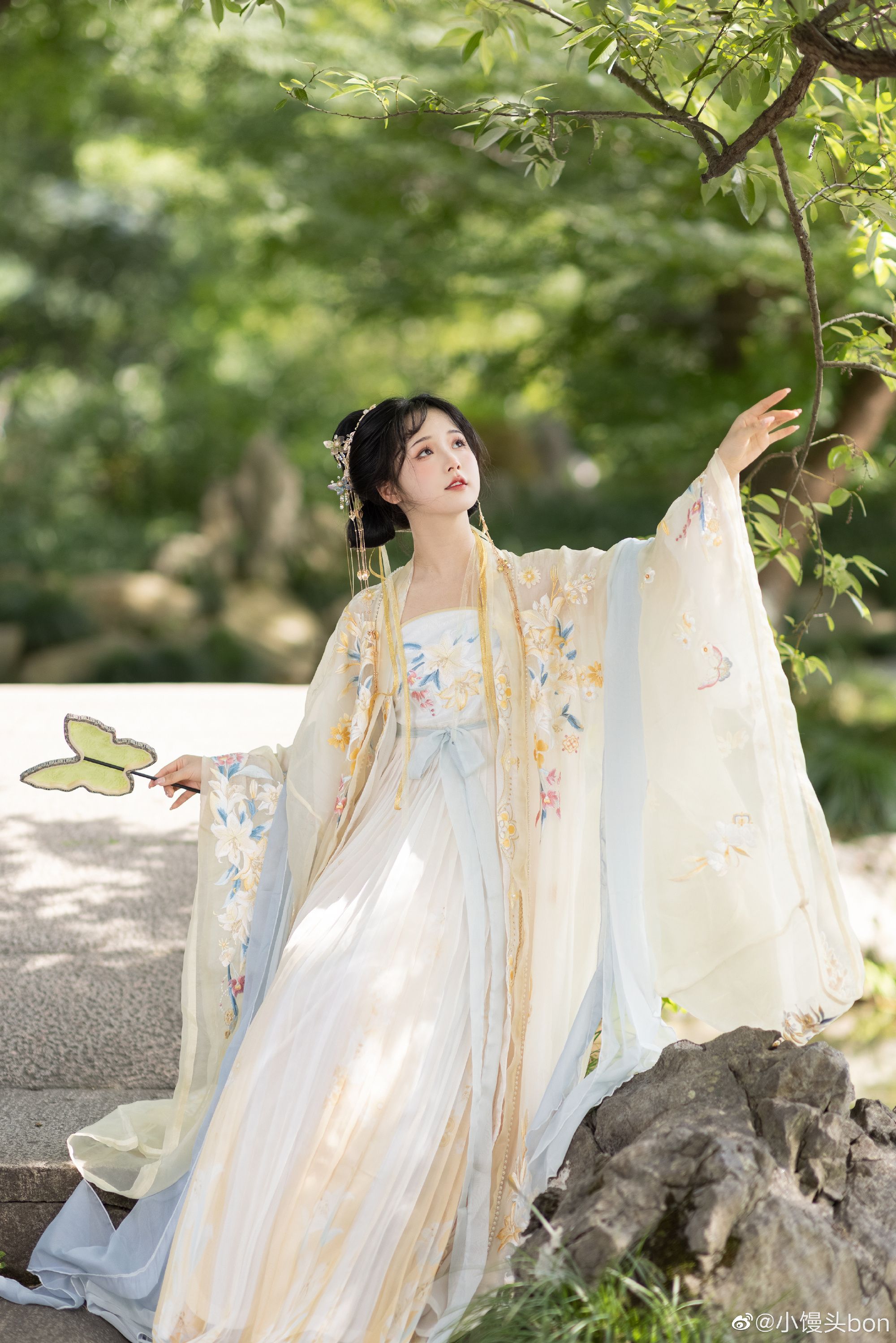 The Manchu Cheongsam:A Cultural Icon of Chinese Ethnic Heritage The Manchu Cheongsam:A Cultural Icon of Chinese Ethnic Heritage