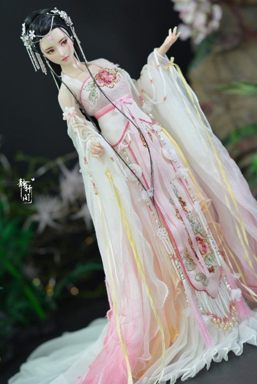 The Splendid Charm of Ming-Style Hanfu Square-Collared Piao The Splendid Charm of Ming-Style Hanfu Square-Collared Piao