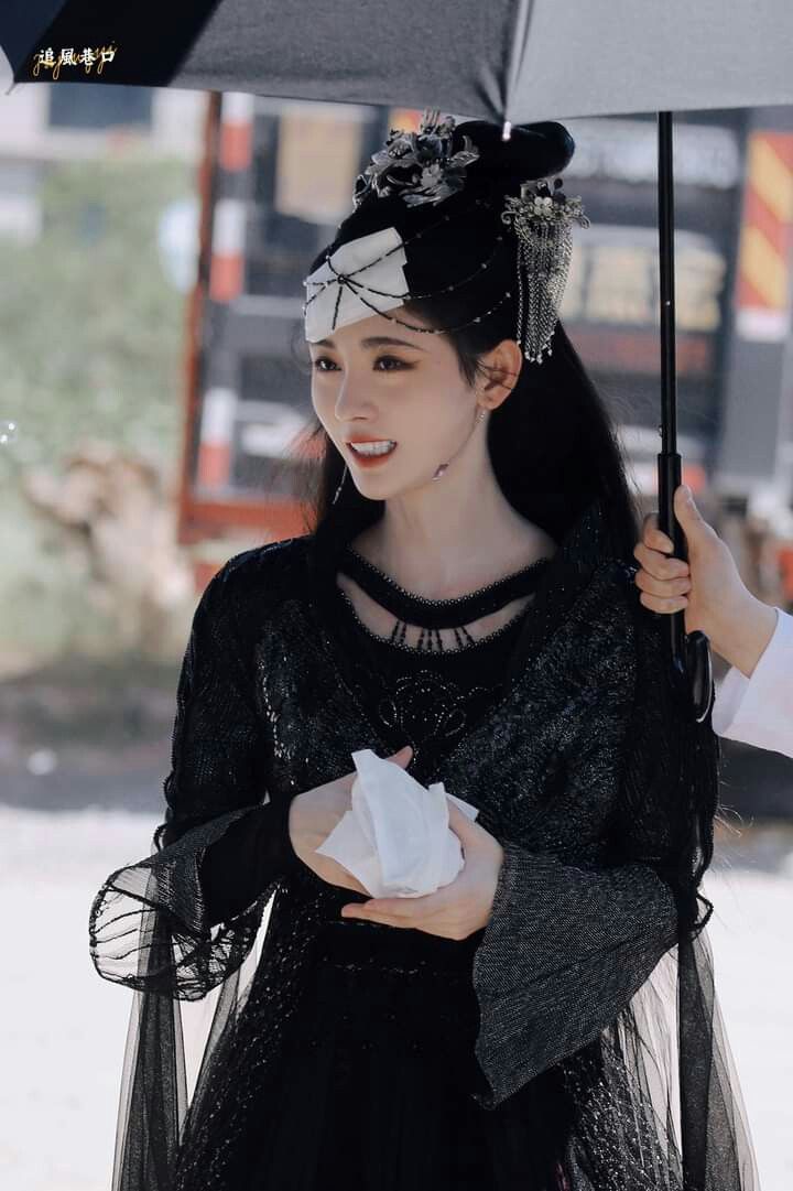Elegant Horseface Skirt:Embracing the Beauty of Accessories,Headdresses,and Fringes Elegant Horseface Skirt:Embracing the Beauty of Accessories,Headdresses,and Fringes