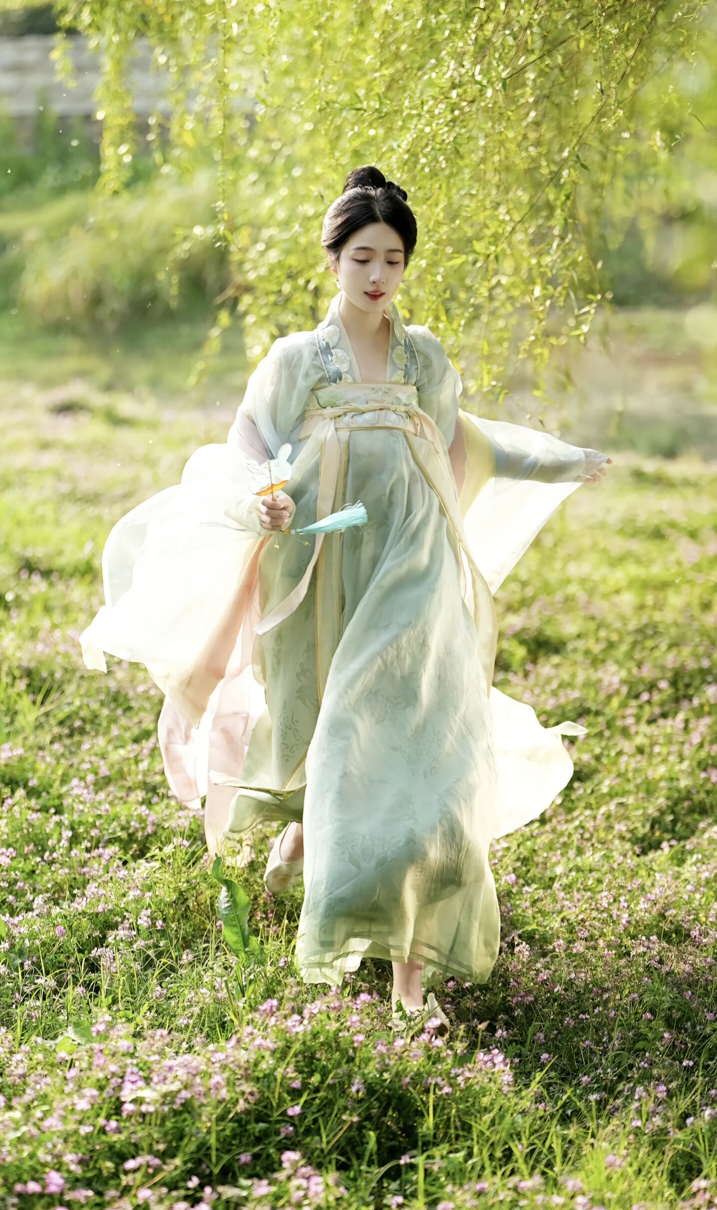 Reinventing the Traditional Hanfu:Modernizing the Traditional Double-Breasted Style Reinventing the Traditional Hanfu:Modernizing the Traditional Double-Breasted Style