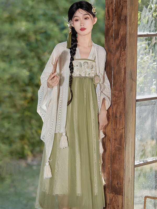 The Enchantment of Red Cheongsam:A Mid-Length Tale The Enchantment of Red Cheongsam:A Mid-Length Tale