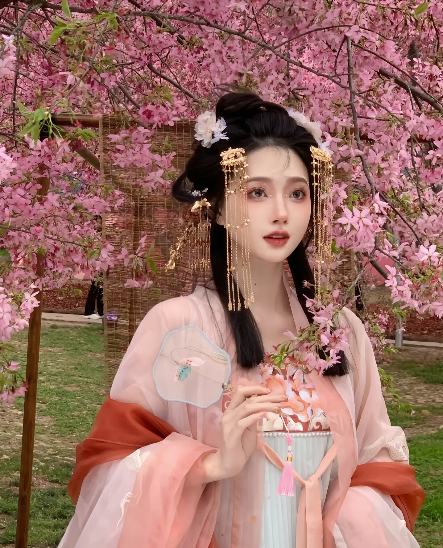 A Blend of Tradition and Modernity:The Bridal Morning Robe in Neo-Chinese Cheongsam A Blend of Tradition and Modernity:The Bridal Morning Robe in Neo-Chinese Cheongsam