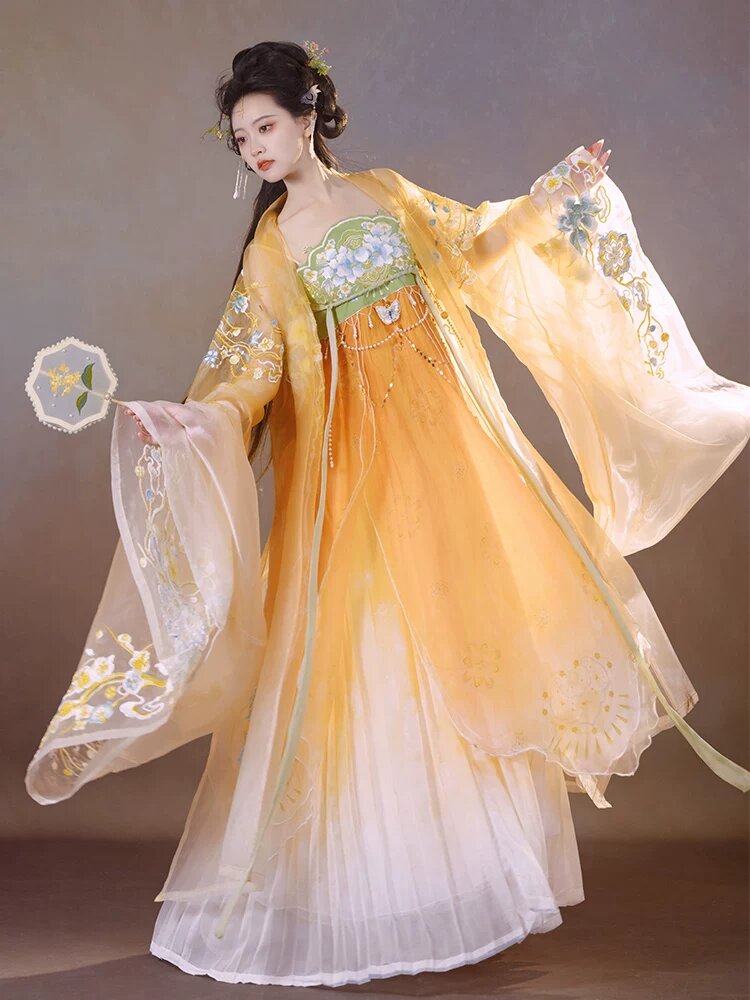 Winter Childrens Cheongsam for Girls:A Traditional Look for New Years Greetings
