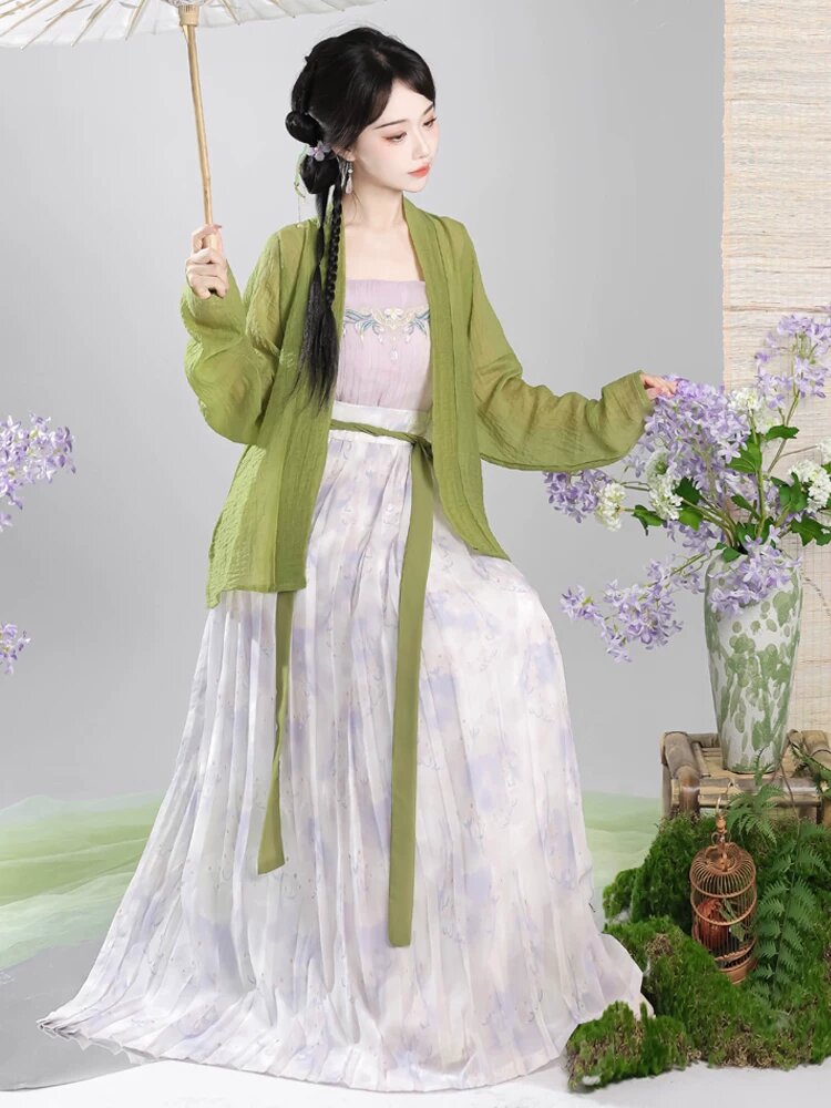 Red Cheongsam:Embracing the New Chinese鱼尾 Style Red Cheongsam:Embracing the New Chinese鱼尾 Style