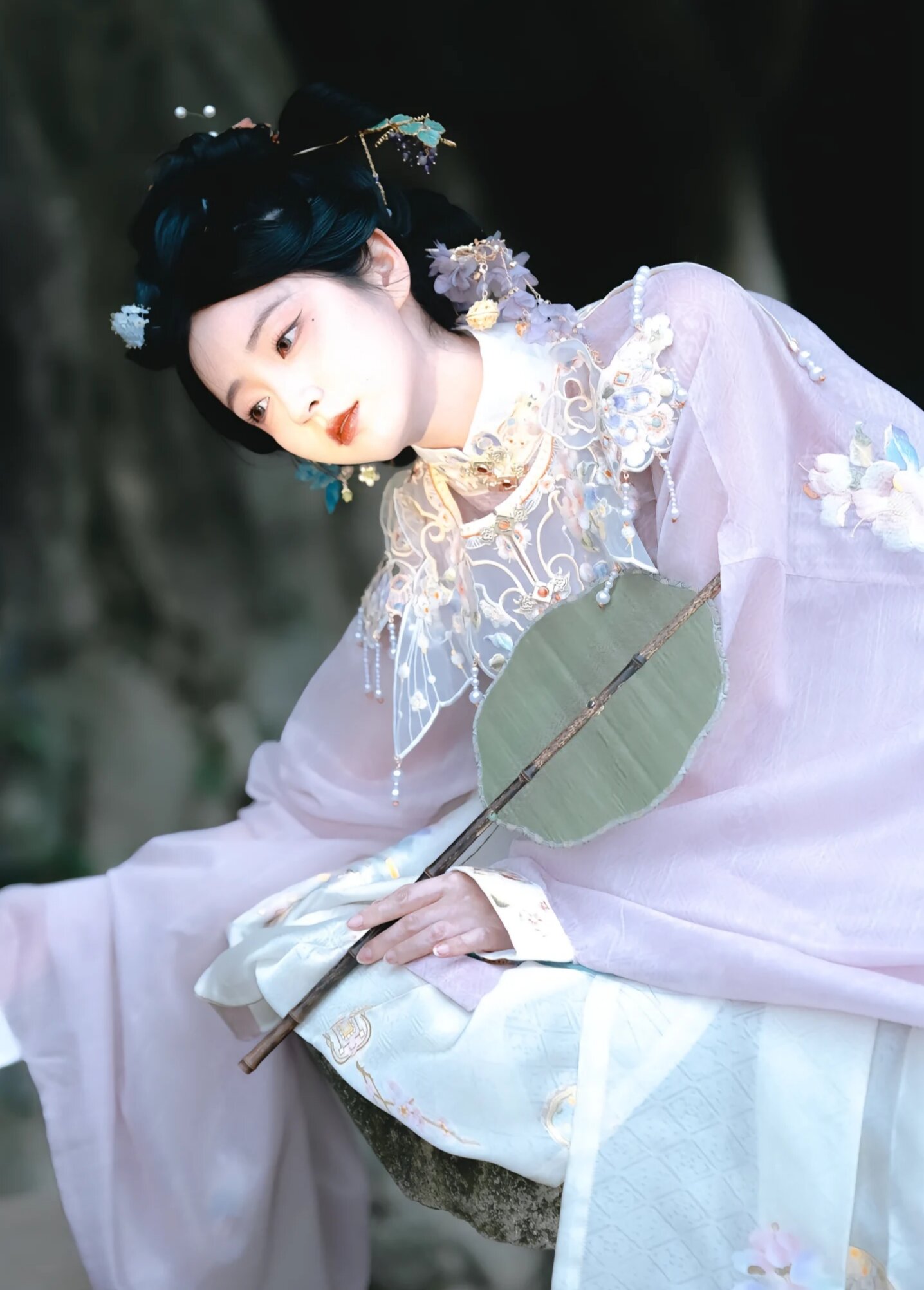 Elegant Girls Long-sleeved Hanfu Dress:The Splendor of Traditional Chinese Fashion Elegant Girls Long-sleeved Hanfu Dress:The Splendor of Traditional Chinese Fashion