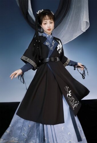 The Enchanting Journey of a Westland Princess in Traditional Hanfu童装 The Enchanting Journey of a Westland Princess in Traditional Hanfu童装