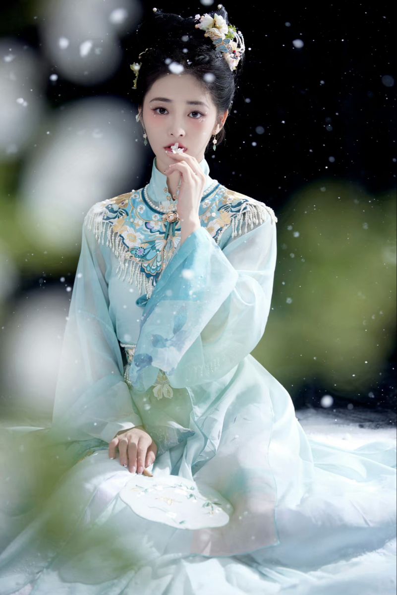 The Revival of Hanfu Qiuyi:Exploring the Essence of Traditional Chinese Robes The Revival of Hanfu Qiuyi:Exploring the Essence of Traditional Chinese Robes