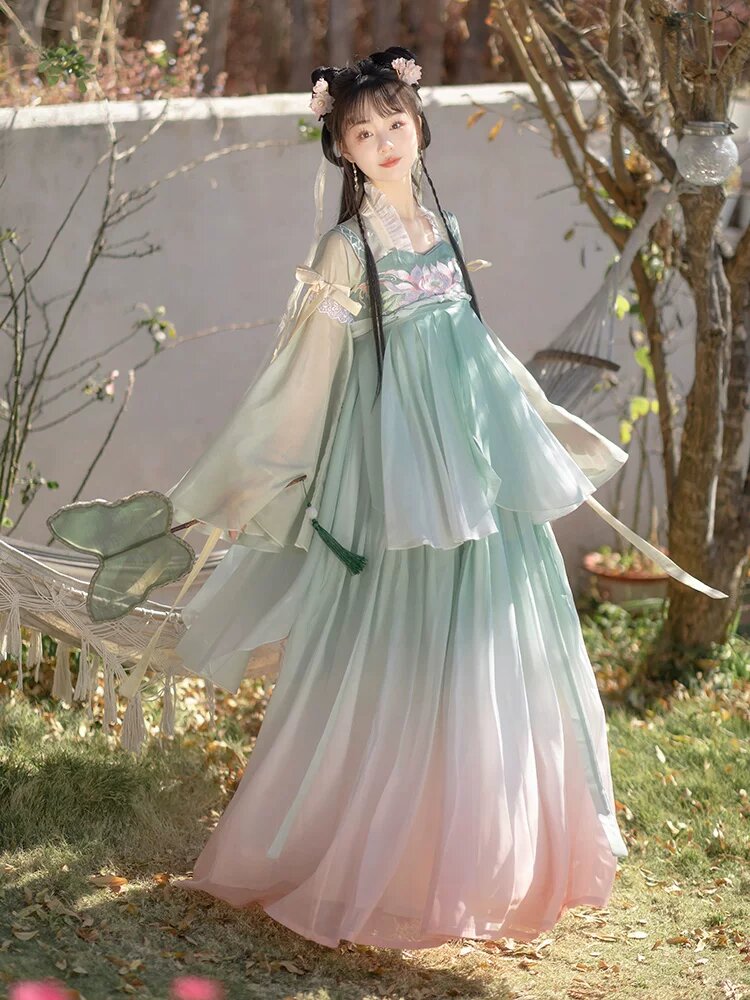 A Comprehensive Guide to Traditional Song Dynasty Hanfu Costumes:An Ancient Ensemble A Comprehensive Guide to Traditional Song Dynasty Hanfu Costumes:An Ancient Ensemble
