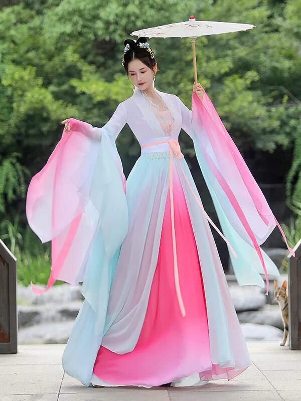 Winter Fashion:The Cheongsam and Its Ideal Footwear Winter Fashion:The Cheongsam and Its Ideal Footwear