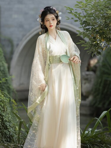 Princess-Inspired Hanfu and Fairy-Inspired Dress:The Newest Fashion Trends Princess-Inspired Hanfu and Fairy-Inspired Dress:The Newest Fashion Trends