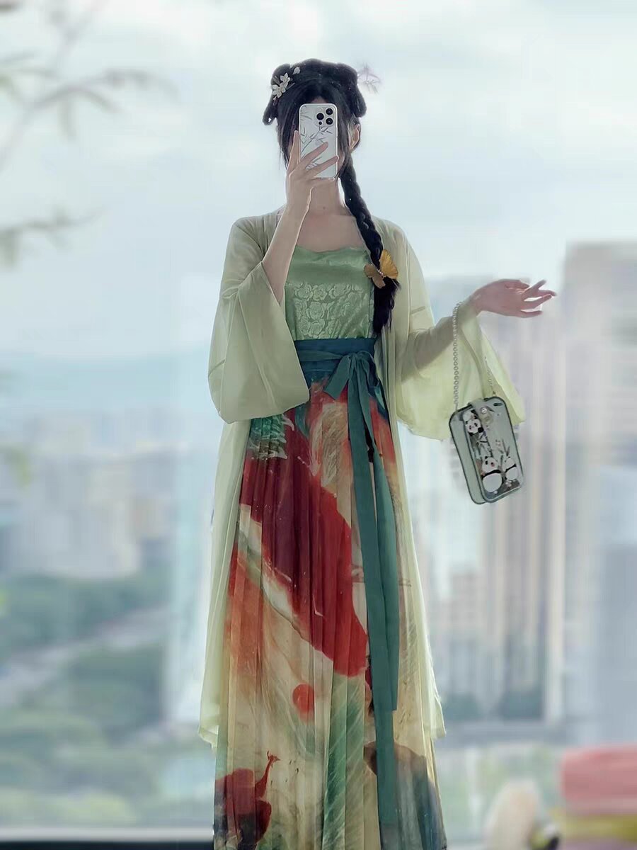 Pepsi Harmony:The Cultural Significance of Cheongsam in Modern Fashion Pepsi Harmony:The Cultural Significance of Cheongsam in Modern Fashion