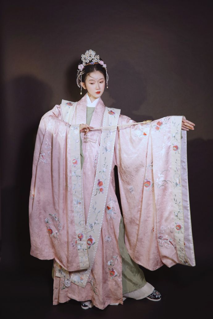 A Comprehensive Guide to Hanfu Hair Accessories and Wigs:The Complete Set A Comprehensive Guide to Hanfu Hair Accessories and Wigs:The Complete Set