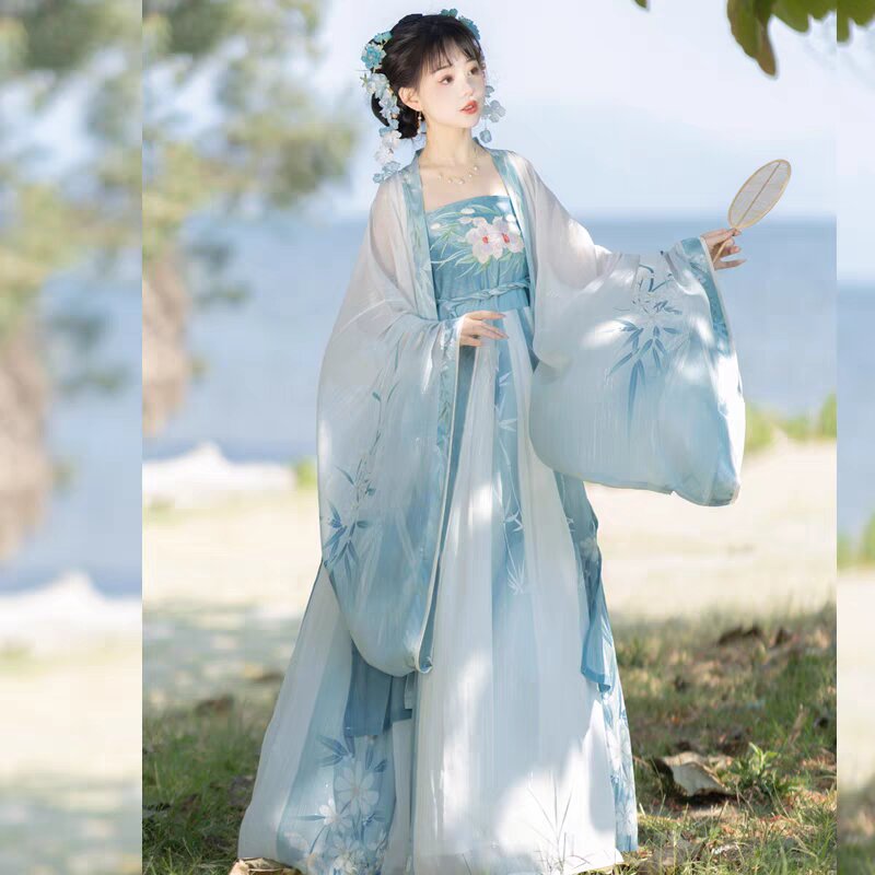 Youthful Charm of the Cheongsam-Style Long Dress Youthful Charm of the Cheongsam-Style Long Dress