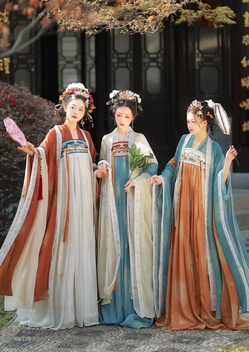 Elegance Redefined:The Customized Cheongsam Journey at Yanxi Palace Elegance Redefined:The Customized Cheongsam Journey at Yanxi Palace