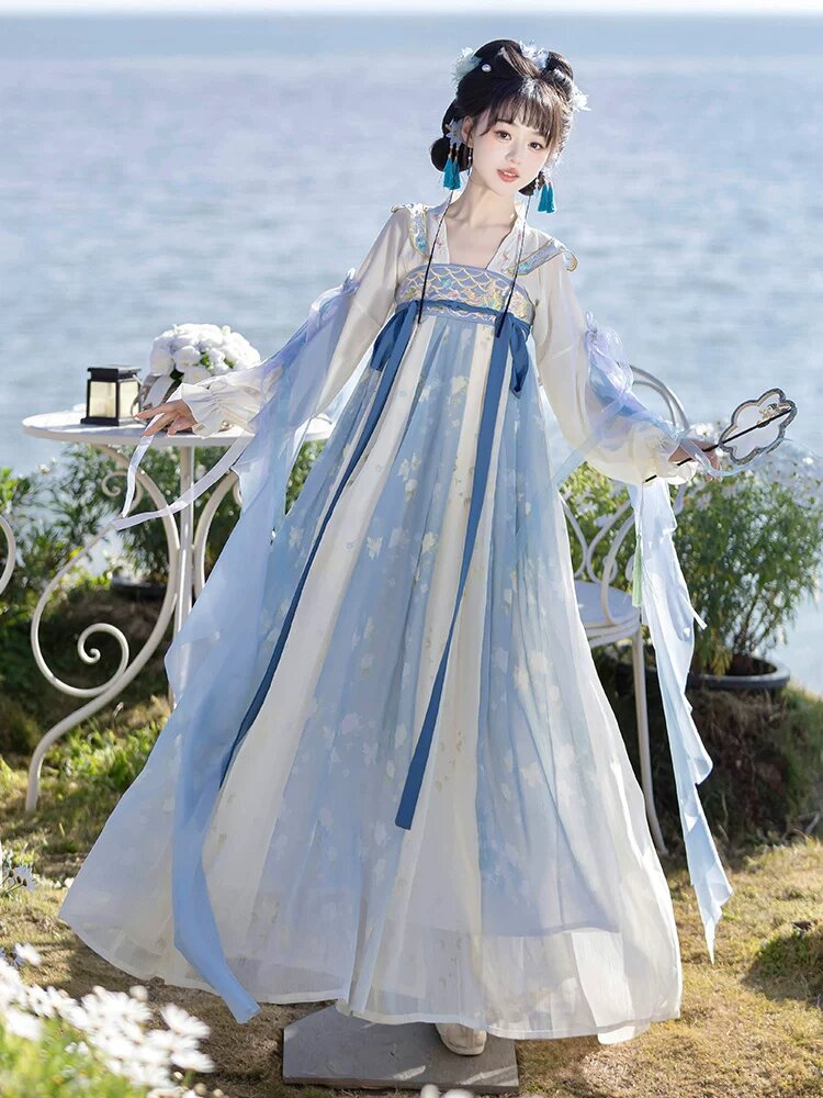 The Rise of Hanfu Fashion:Short-Length Outer Layers The Rise of Hanfu Fashion:Short-Length Outer Layers