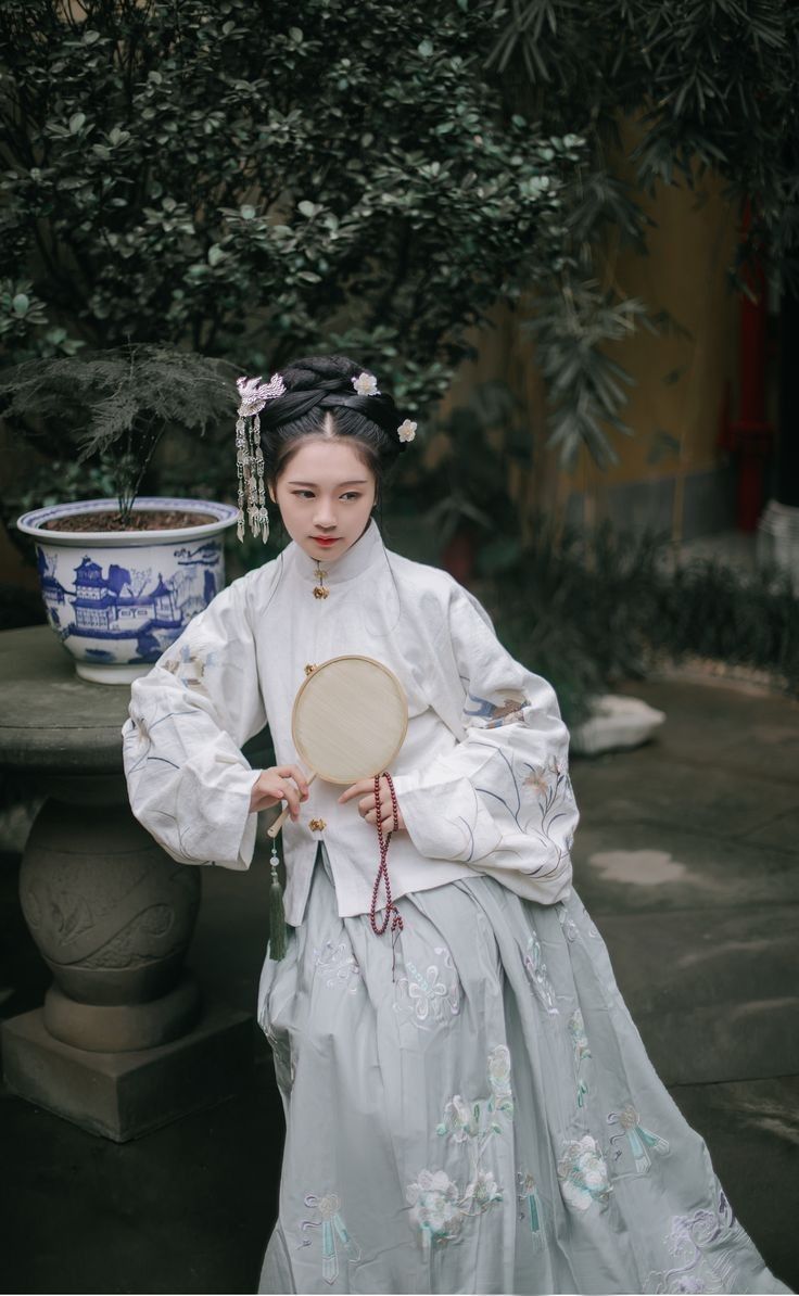 The Complete Guide to Hanfu Headdress:The Crown of Hair Accessories The Complete Guide to Hanfu Headdress:The Crown of Hair Accessories