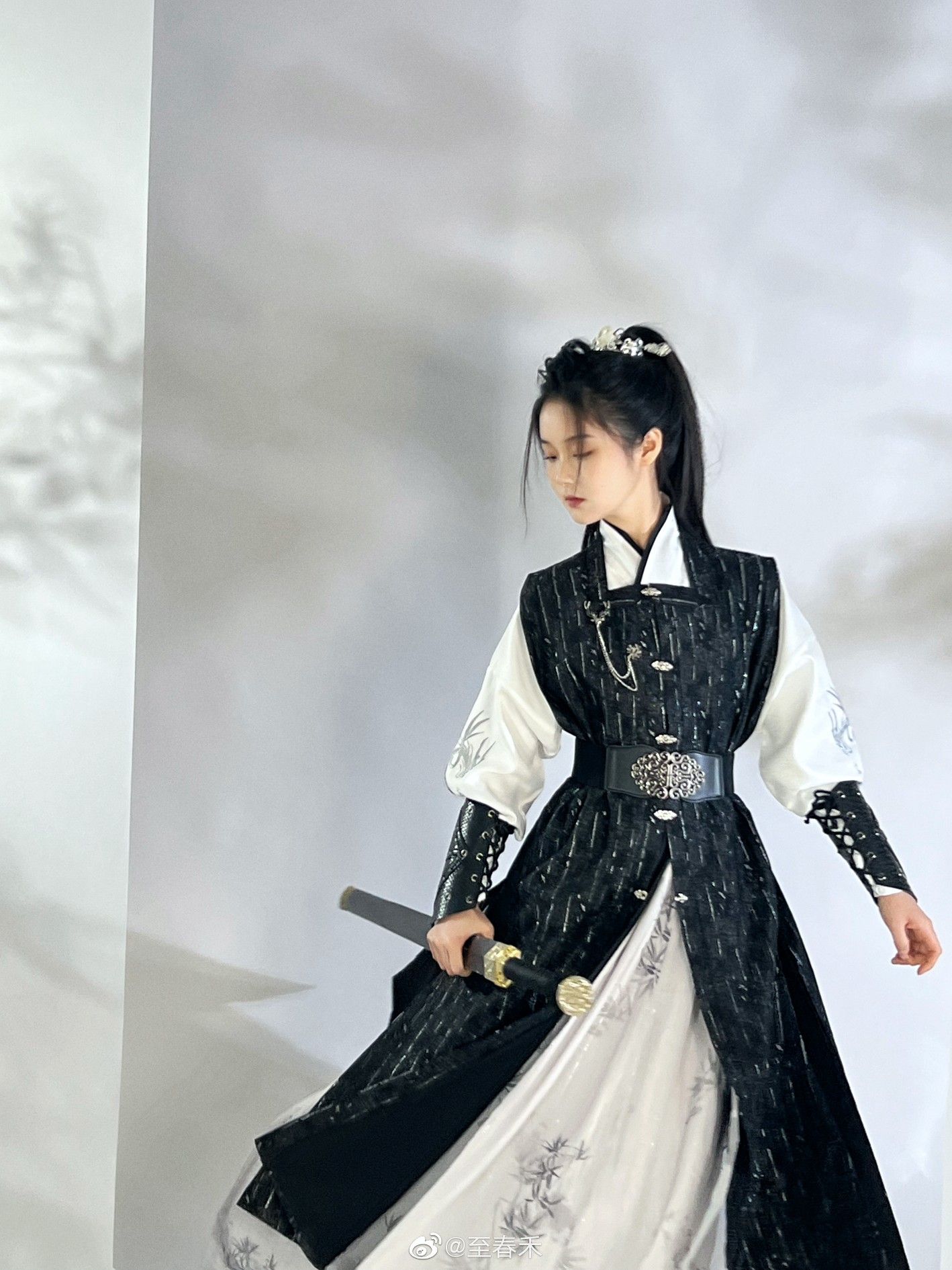 Womens Lightweight Hanfu Jackets:A Glance at Elegant and Versatile Outerwear Womens Lightweight Hanfu Jackets:A Glance at Elegant and Versatile Outerwear