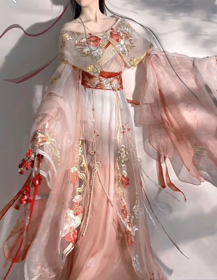Children in Qipao and Traditional Clothing of the Republic of China Era Children in Qipao and Traditional Clothing of the Republic of China Era