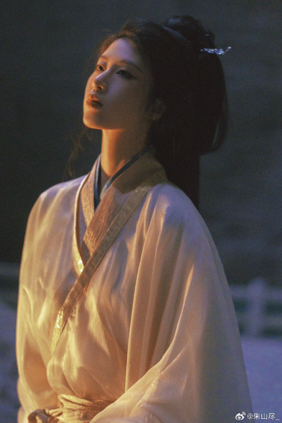 Hanfu Lantern:A Portable Symbol of Traditional Chinese Culture Hanfu Lantern:A Portable Symbol of Traditional Chinese Culture