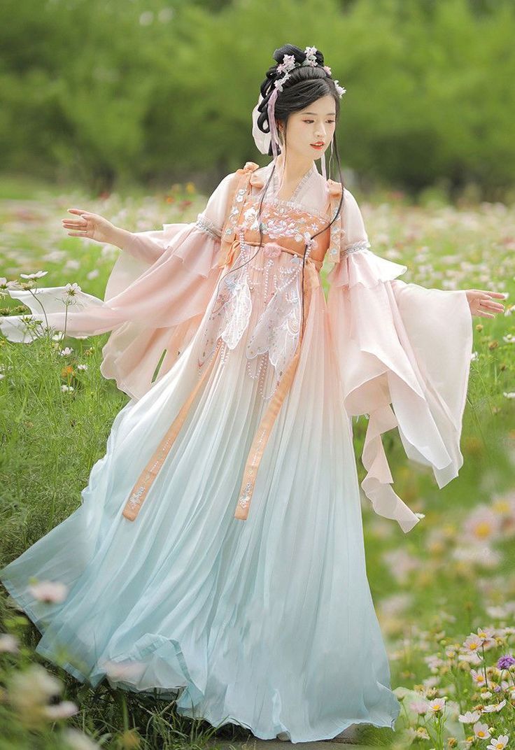 Luxurious Long Silk Cheongsam:A Blend of Elegance and Tradition Luxurious Long Silk Cheongsam:A Blend of Elegance and Tradition